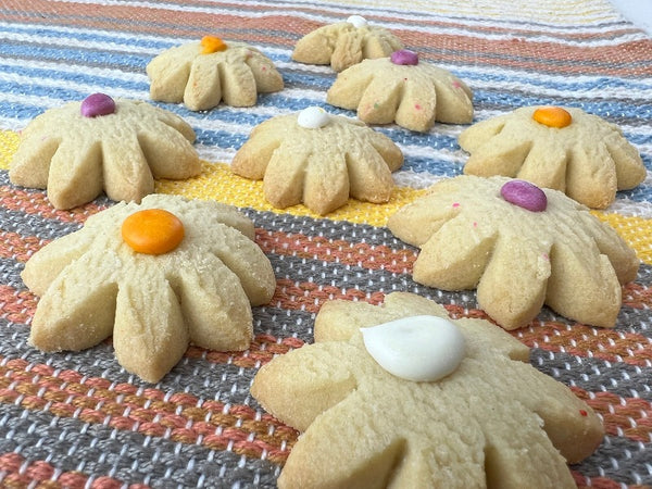 Lemon Daisy Shortbread gift - Dancing Deer Baking Company